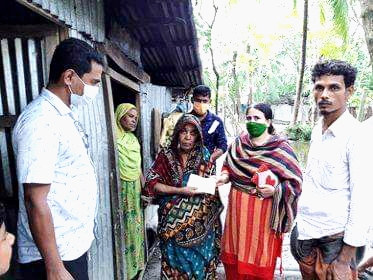 চরফ্যশন অসহায় পরিবারকে অর্থ সহায়তা দিলেন কোস্ট ট্রাস্ট৷