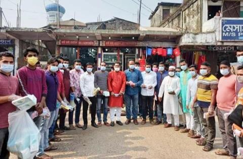 চরফ্যাশন বাজারে যুব ব্যবসায়ী সমিতির মাস্ক বিতরণ