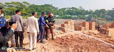 চরফ্যাশন ফরাজি ব্রিকসে নির্বাহী ম্যাজিস্ট্রেট’র অভিযান, ৫০ হাজার কাঁচা ইট ধ্বংস