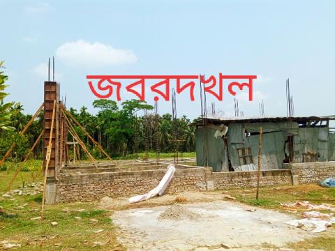 চরফ্যাশনে সন্ত্রাসী কায়দায় জমি দখল করে বাড়ি নির্মাণের চেষ্টা